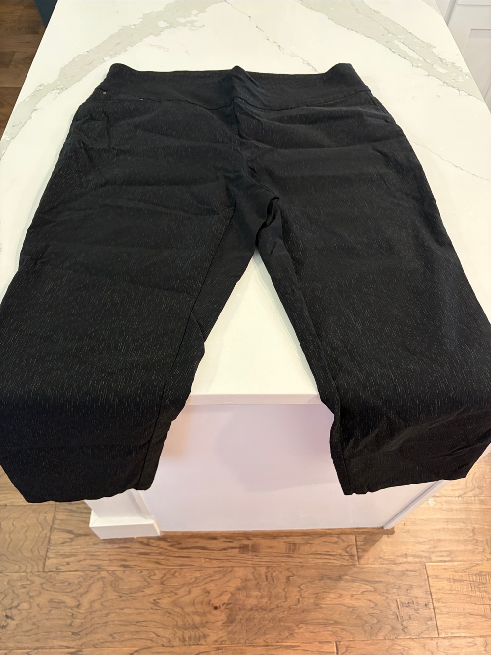 Attyre Black Skinny Capri Leggings